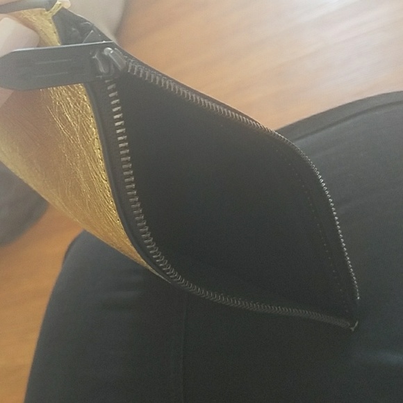 PERFECT HOLIDAY-Uri Minkoff Pouch - Picture 2 of 3